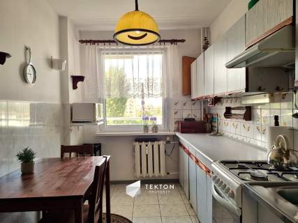 3-pokoje z oddzielną kuchnią, balkonem i piwnicą
