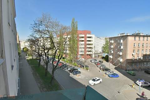 Kawalerka z balkonem, blisko uczelni