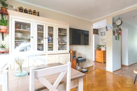Trzy pokoje ul.Ciepła 2 piętro balkon parking