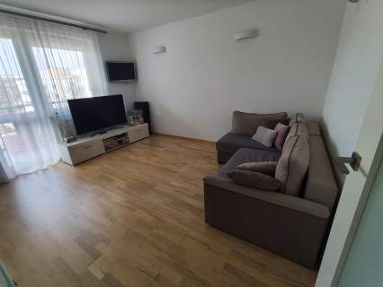 wynajmę Wrotków 55 m2 z dwoma miejscami paringowymi