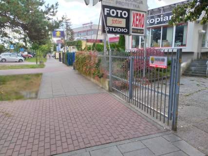 Lokal w centrum Łomianki k/Warszawy wejście od głównej ulicy