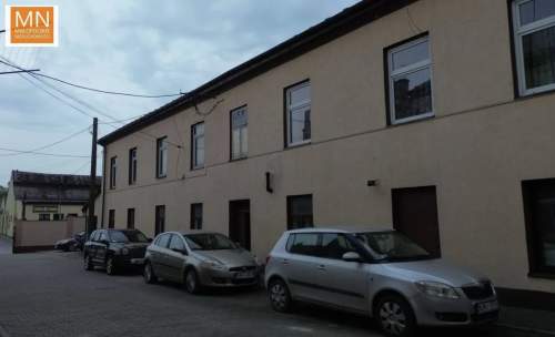 Miechów , zespół kamienic,dz.14a,parkingi