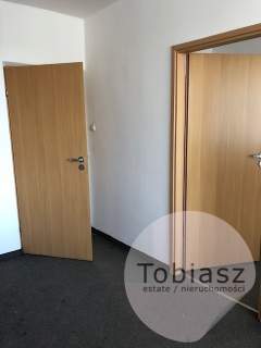 Małe biura/ parking /tramwaj