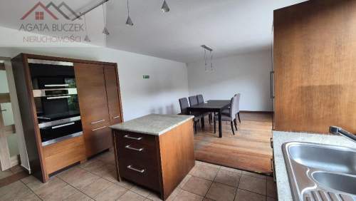 Duży dom w cichym miejscu, 8 pokoi, garaż