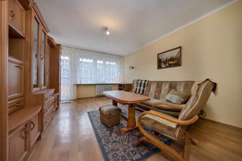 2 pokoje Balkon Piwnica Oddzielna kuchnia Cicha okolica