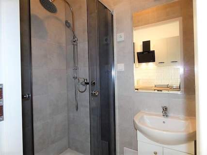 Piwna 12, jasne studio 16 m blisko Manufaktury