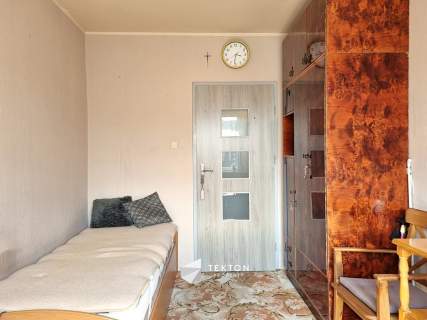 3-pokoje z oddzielną kuchnią, balkonem i piwnicą
