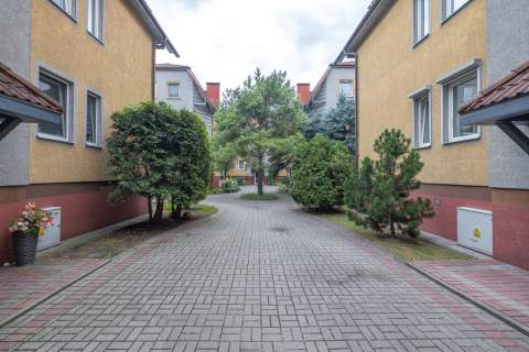 KAMERALNE DOBRZE SKOMUNIKOWANE DOŚWIETLONE