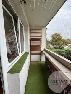 30 m2, osobna kuchnia, balkon, 1 piętro