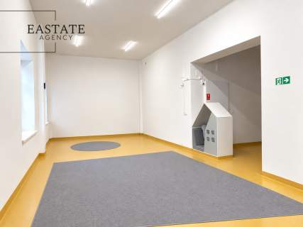 Lokal 300 m2-2 wejścia-duże możliwości adaptacyjne