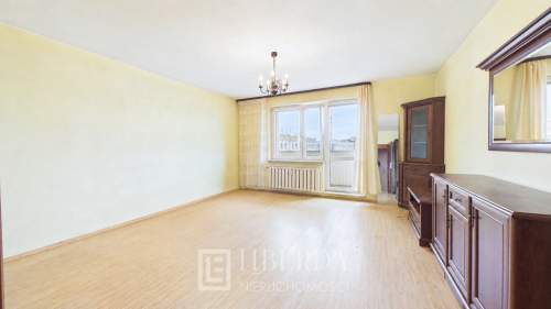 Kawalerka 41,86m z osobną kuchnią i loggią.