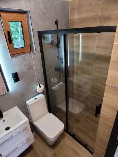 Sprzedam gotowy biznes 1,5ha dom 120m2 2x domki