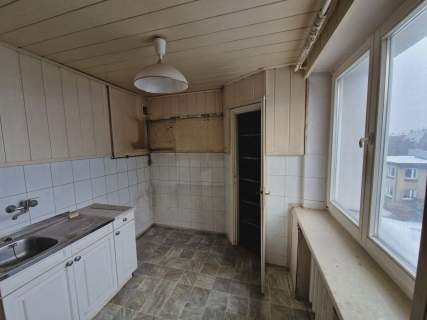Na sprzedaż mieszkanie do remontu balkon piwnica susza