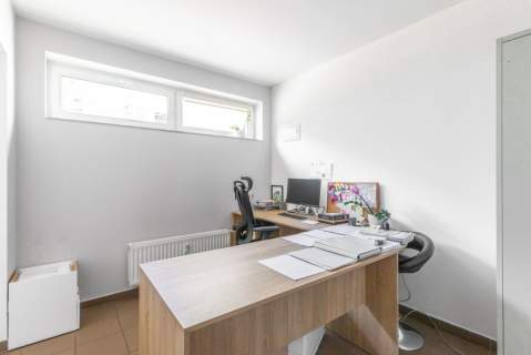 Lokal parter z witrynami 53m2 - Lublin, Bronowice