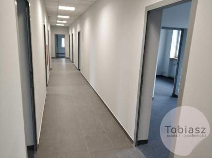 Samodzielne skrzydło biurowe, parking w cenie