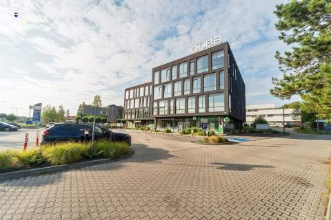 Nowoczesna siedziba firmy 360 m i parking