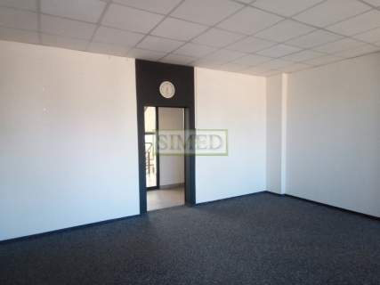 Mały biurowiec po remoncie,parking,ochrona,dost24h