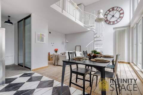 Unikatowy dwupoziomowy loft Praga Płd. Parking