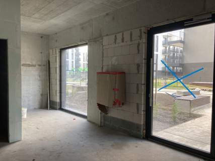 Duży lokal z placem zabaw przy metro Mińska