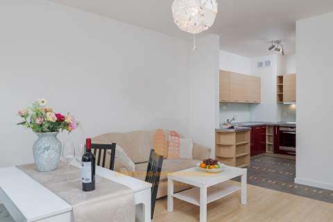 Apartament 2-pokoje, wygodny garaż, komórka na parterze