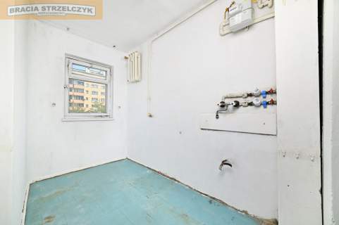 Okazja Dwa pokoje, balkon, metro 