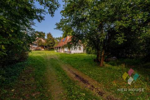 Dom wolnostojący w stylu warmińskim, las, jezioro