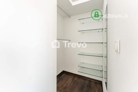3 Pokoje blisko tramwaju, Winda, Dwa poziomy