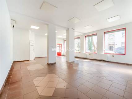 Budynek handlowo-mieszkanly Centrum Skawiny