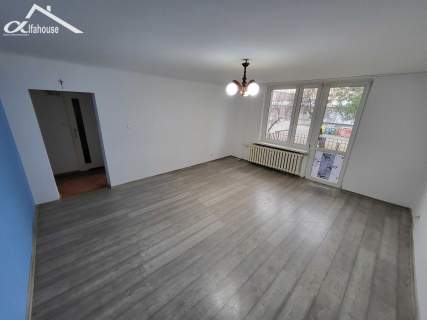 WYREMONTOWANA KAWALERKA NA PARTERZE 36 m Cheł