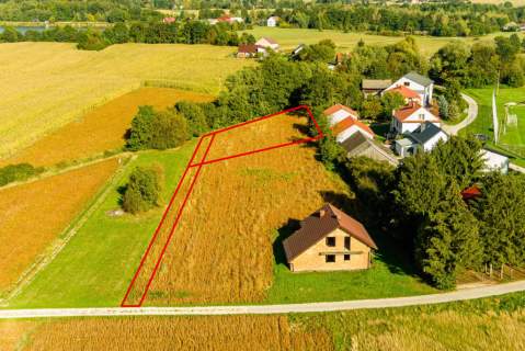 DZIAŁKA BUDOWLANA 10,7 ARA W RYLOWEJ