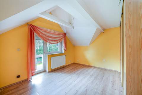 DOM Z POTENCJAŁEM 2600M2 PRYWATNOŚĆ SPOKÓJ