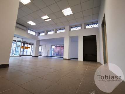 Lokal na parterze obok Ronda Mogilskiego
