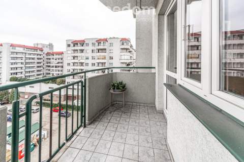 2 pokoje, oddzielna kuchnia, balkon, parking