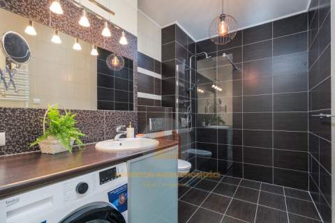 Apartament 2-pokoje, wygodny garaż, komórka na parterze