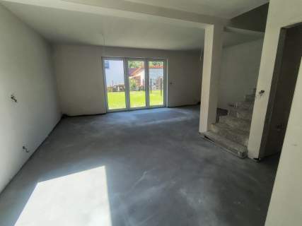 Dom 102m2, 427m2 działka, blisko stacji PKP