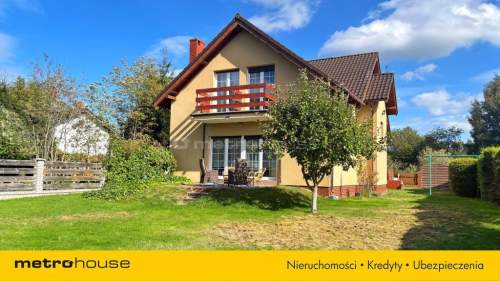 Dom z ogrodem nad morzem z pokojami na wynajem