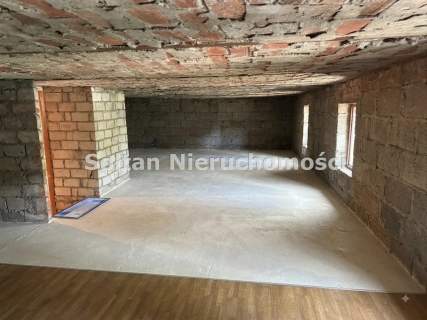 300 m od Metra Racławicka,
