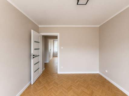 3 POKOJE GENERALNY REMONT 56,5 m WINDA