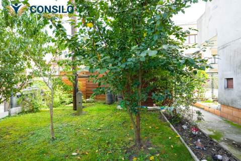 Dom o 3 kondygnacjach z ogrodem w centrum miasta