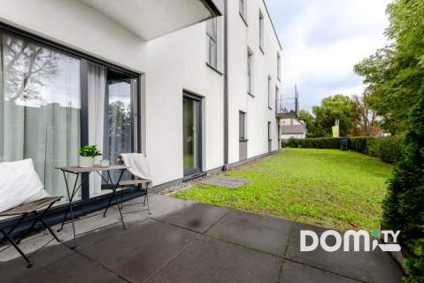 Nowoczesne, zadbane, taras, dwustronne, parking