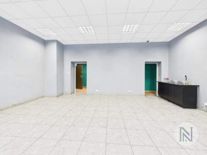 Lokal z potencjałem inwestycyjnym i działającym najmem
