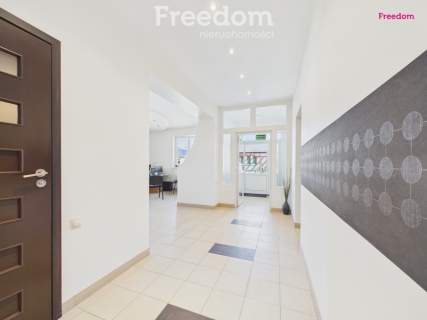 Na wynajem hala 700m2 z pomieszczeniami biurowymi