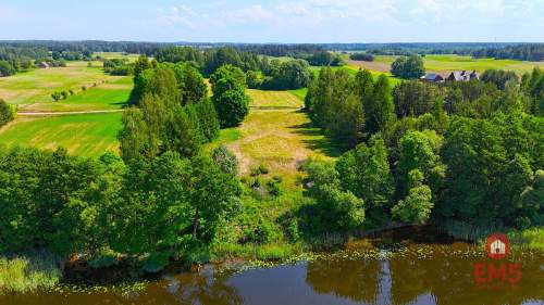 Działka nad jeziorem
