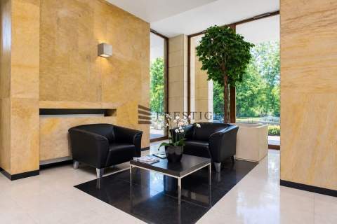 Klimatyzowany apartament z widokiem na park Patria