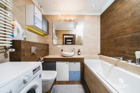 3 pokoje duży balkon miejsce postojowe