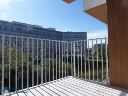 Dwa pokoje z garażem i komórką w apartamentowcu