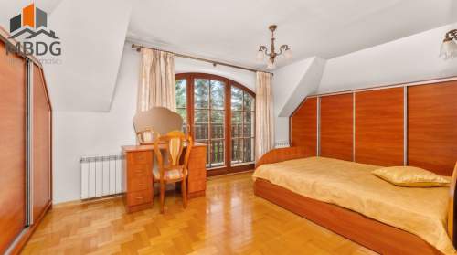 Dom wolnostojący 244 m 6 pokoi 16,2 ara