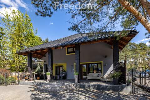 Gotowy dom 254 m w otoczeniu lasu 