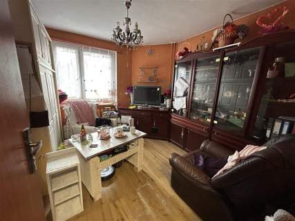 Orzeszkowej/60 mkw.,/balkon/ m. miejskie/piwnica
