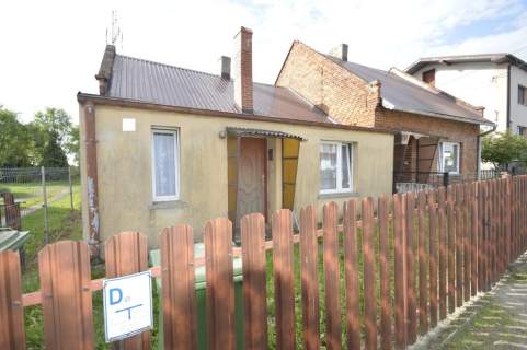 Dom do remontu 50 m2, 2 pokoje 7 km od Kępna